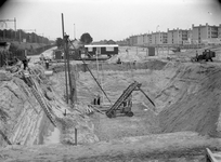 45268 Gezicht in de bouwput voor het te bouwen rioolgemaal aan de Baden-Powellweg te Utrecht.